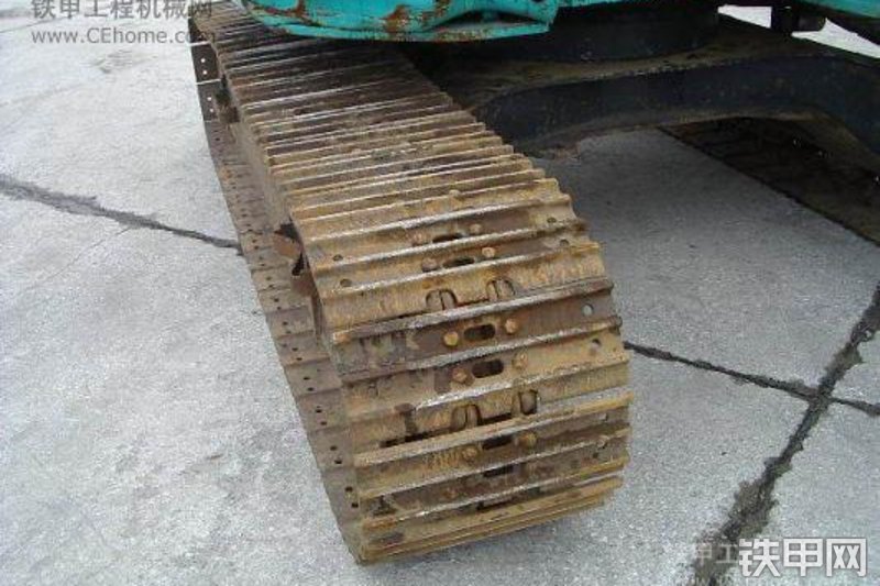 神钢SK135SR-2挖掘机整机外观