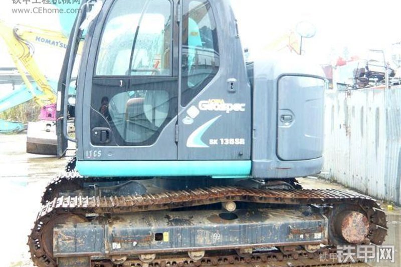 神钢SK135SR-2挖掘机整机外观