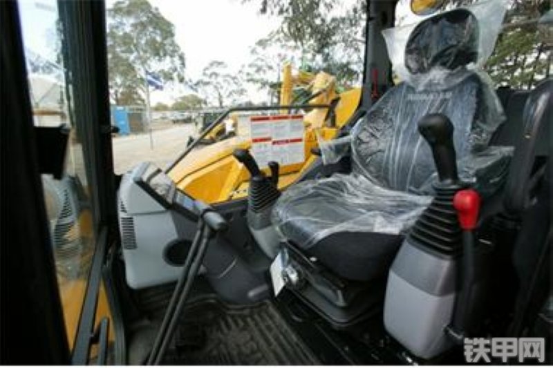 小松PC88MR-8挖掘机整机外观