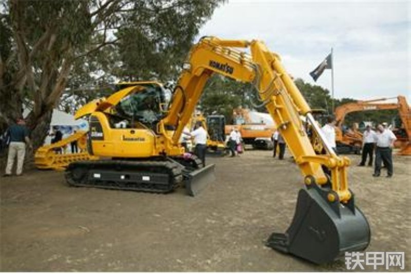 小松PC88MR-8挖掘机整机外观