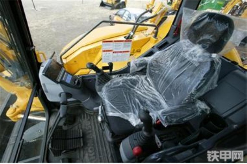 小松PC88MR-8挖掘机整机外观