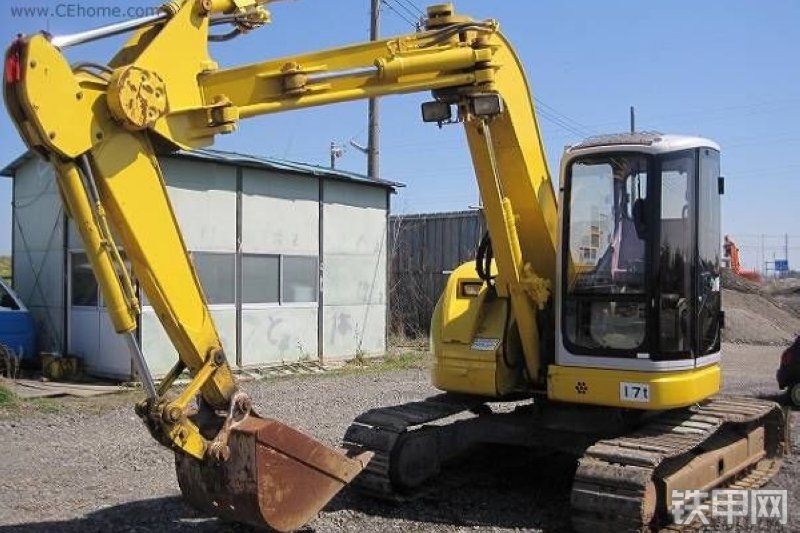 住友SH75XU-3挖掘机整机外观