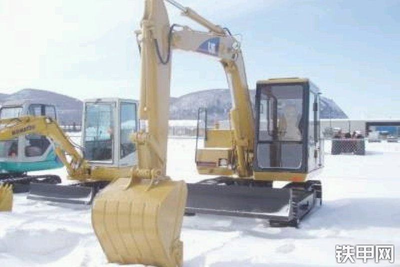 卡特彼勒E70B挖掘机整机外观