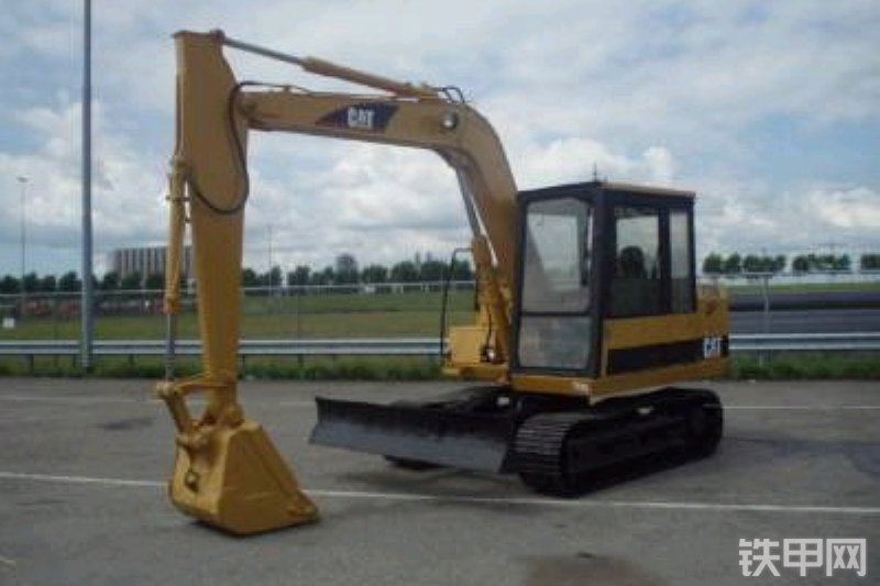 卡特彼勒E70B挖掘机整机外观