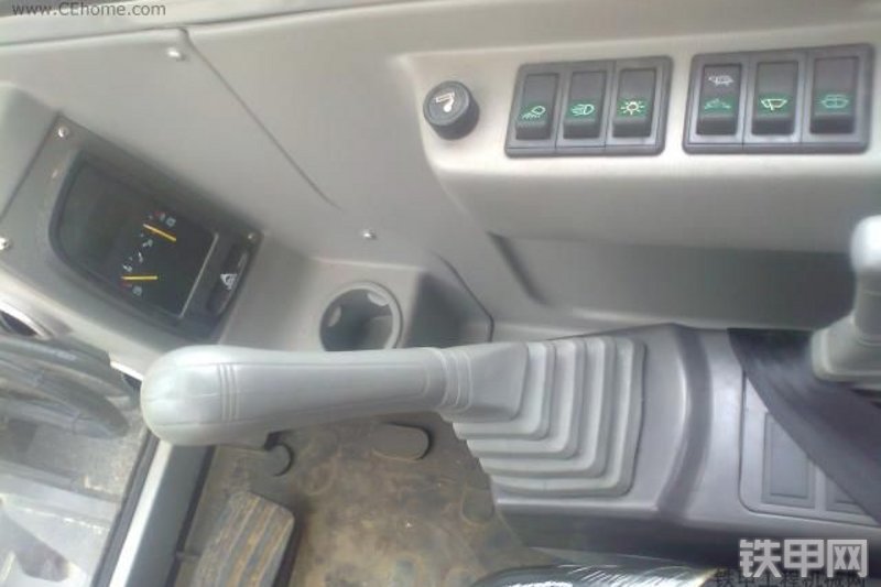 山东临工LG660挖掘机局部