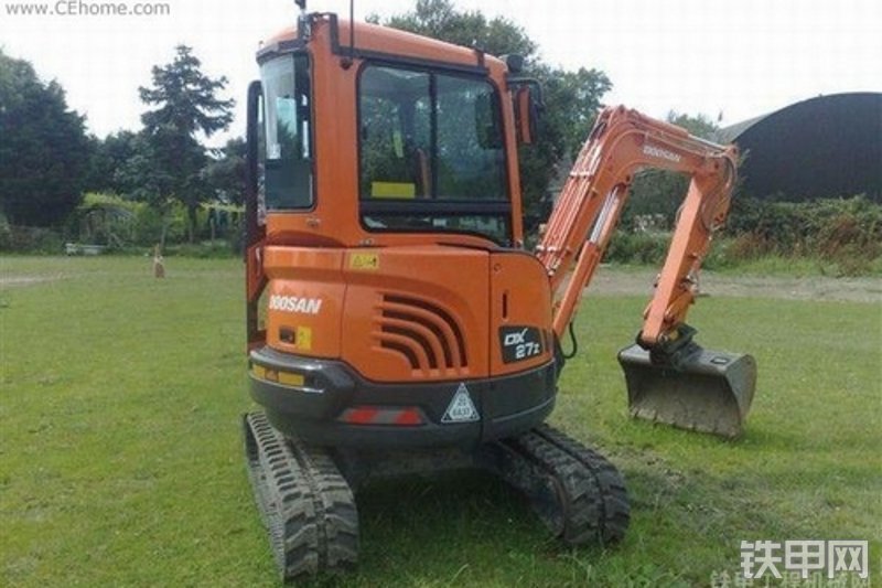 迪万伦DX27Z挖掘机整机外观