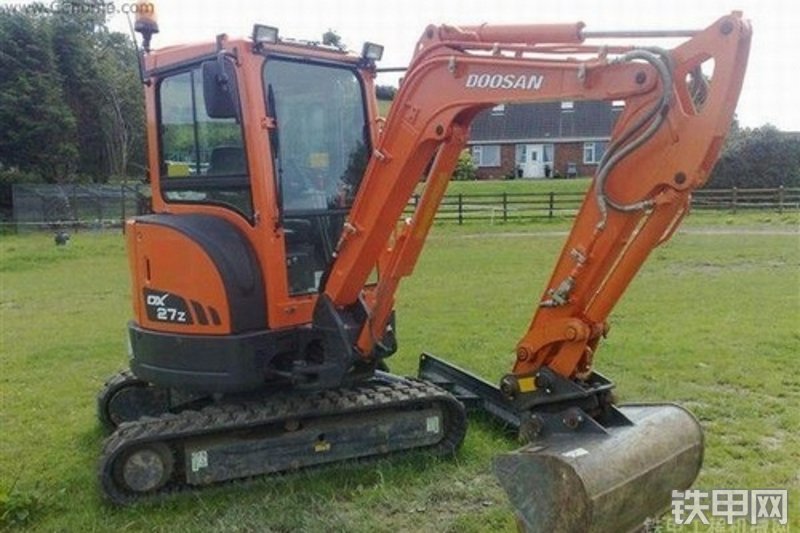 迪万伦DX27Z挖掘机整机外观