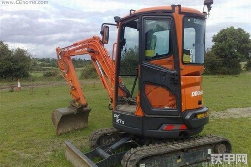 迪万伦DX27Z挖掘机整机外观