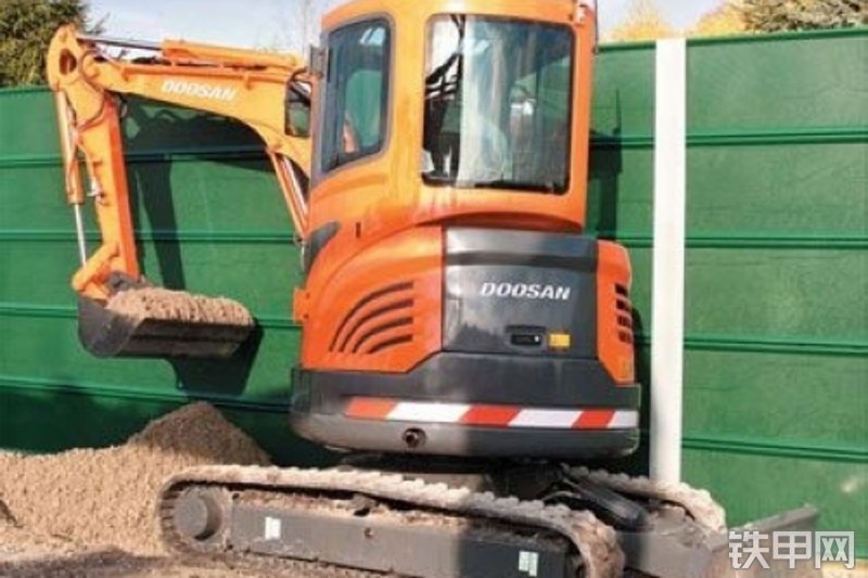 迪万伦DX35Z挖掘机整机外观