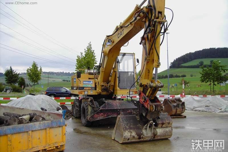 卡特彼勒214BFT挖掘机整机外观