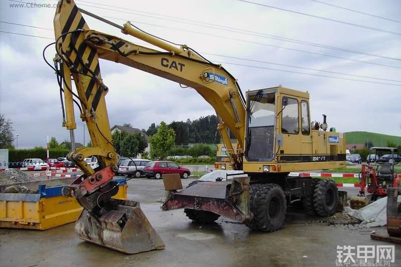 卡特彼勒214BFT挖掘机整机外观