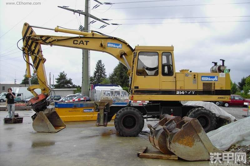 卡特彼勒214BFT挖掘机整机外观