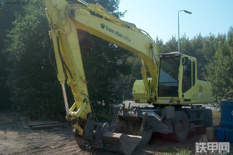 卡特彼勒M318挖掘机整机外观