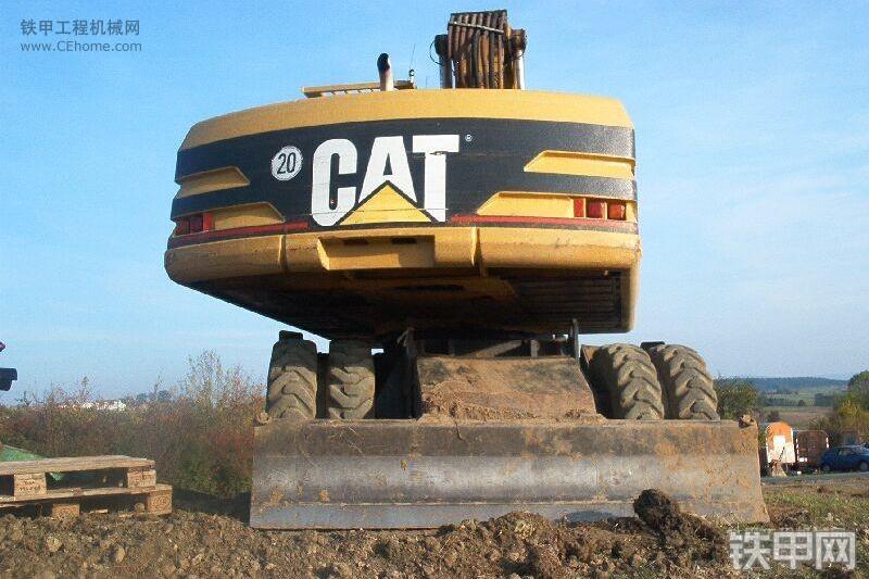 卡特彼勒M320挖掘机整机外观
