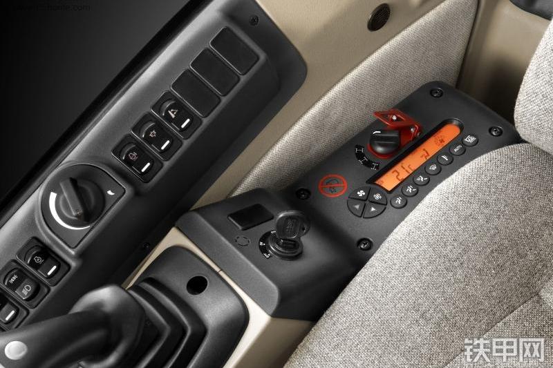 凯斯WX185挖掘机整机外观