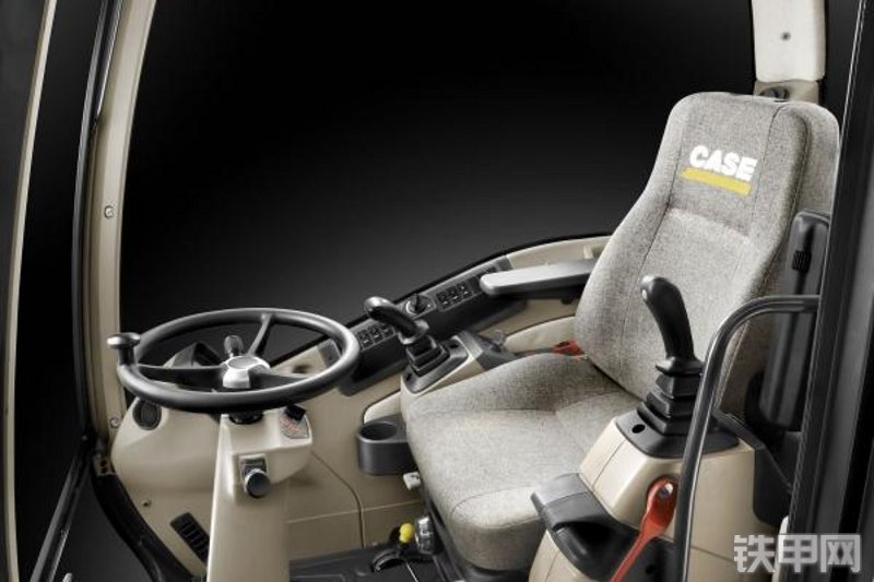 凯斯WX240挖掘机整机外观