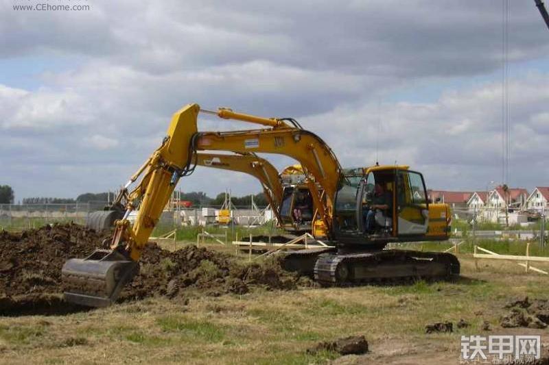 杰西博JS130W挖掘机整机外观