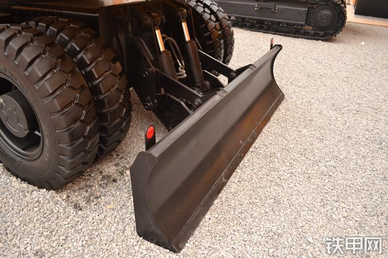 杰西博JS145W挖掘机整机外观