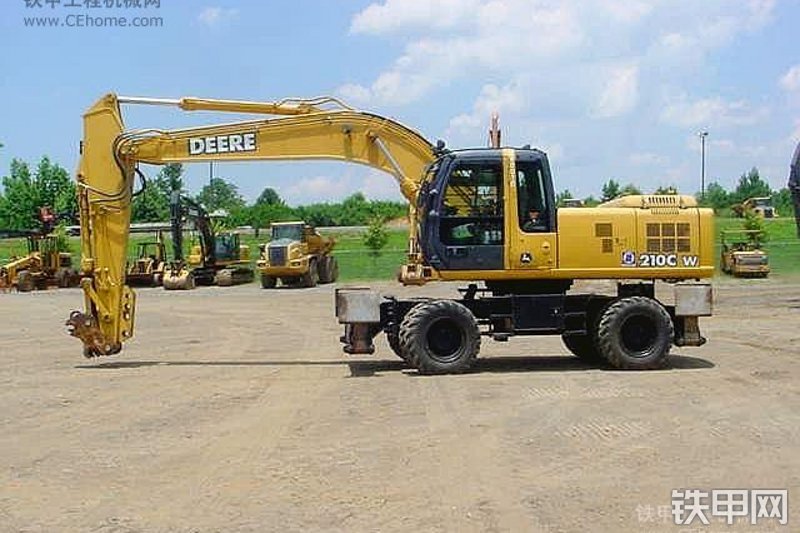 约翰迪尔210CW挖掘机整机外观