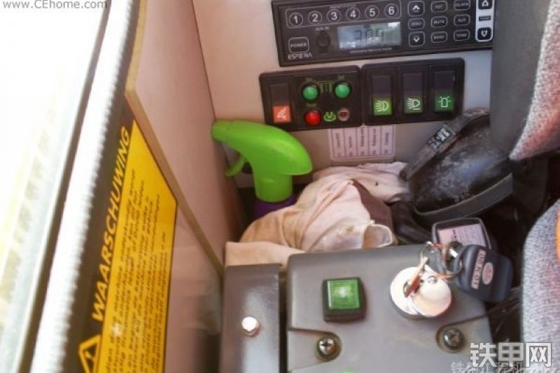 竹内TB175W挖掘机整机外观