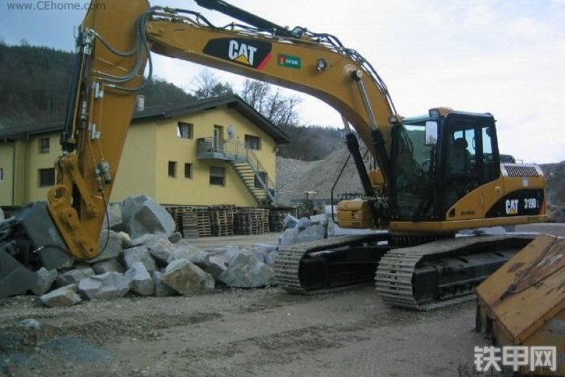 卡特彼勒319DL挖掘机整机外观