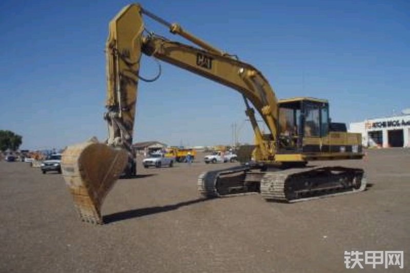 卡特彼勒EL240B挖掘机整机外观