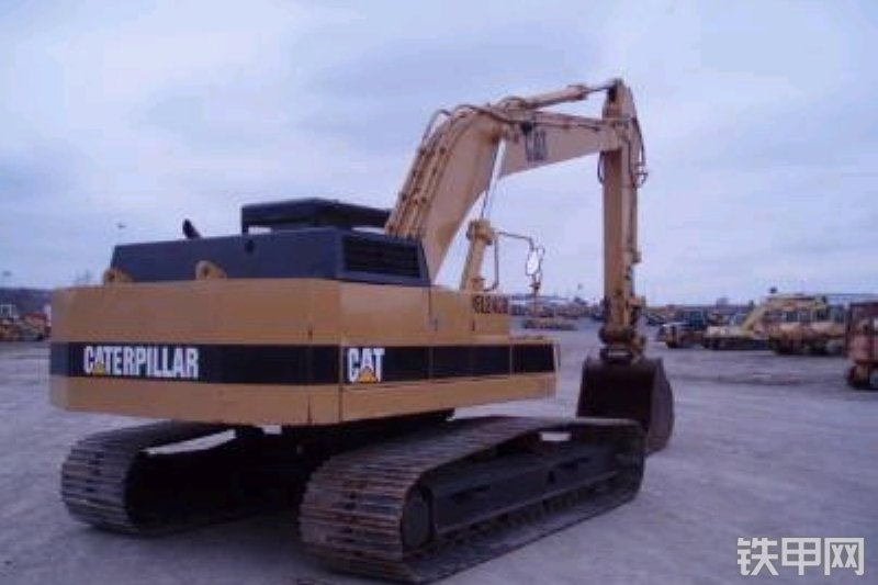 卡特彼勒EL240B挖掘机整机外观