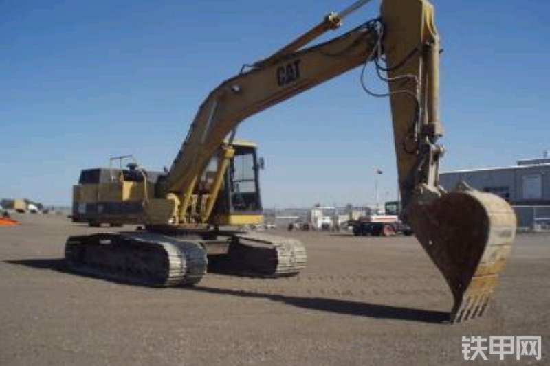 卡特彼勒EL240B挖掘机整机外观