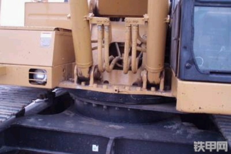 卡特彼勒EL240B挖掘机整机外观