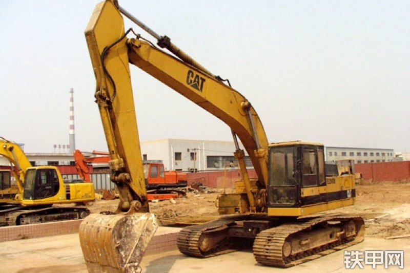 卡特彼勒EL240B挖掘机整机外观