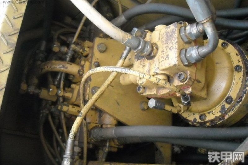 卡特彼勒E120B挖掘机整机外观