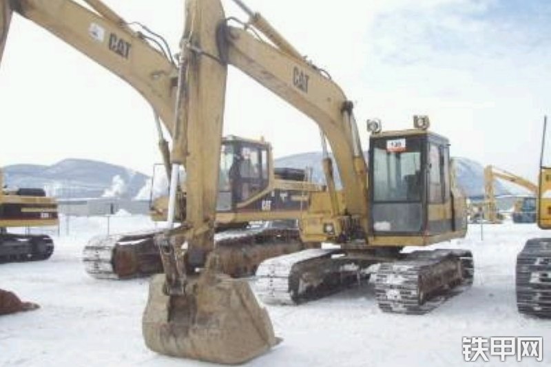 卡特彼勒E120B挖掘机整机外观