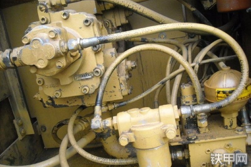 卡特彼勒E120B挖掘机整机外观