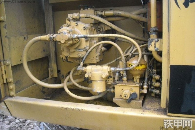 卡特彼勒E120B挖掘机整机外观