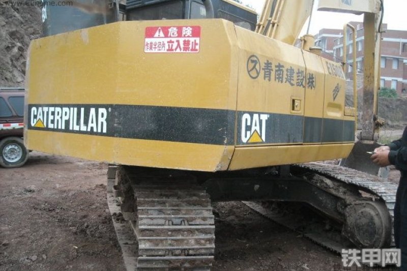 卡特彼勒E120B挖掘机整机外观