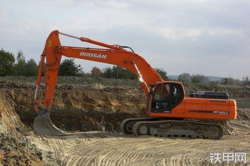 迪万伦DX340LC挖掘机整机外观