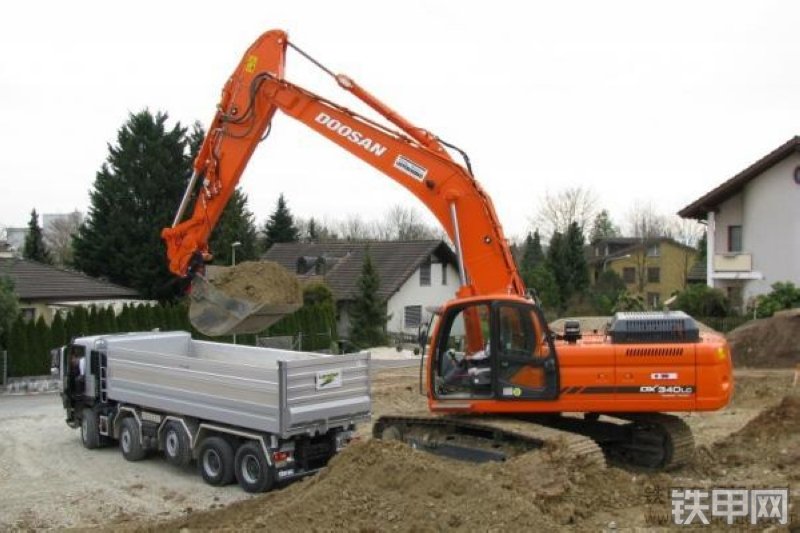 迪万伦DX340LC挖掘机整机外观