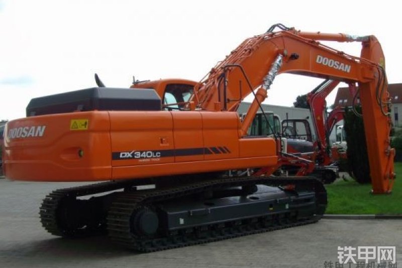 迪万伦DX340LC挖掘机整机外观