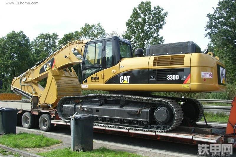 卡特彼勒330DL液压挖掘机整机外观
