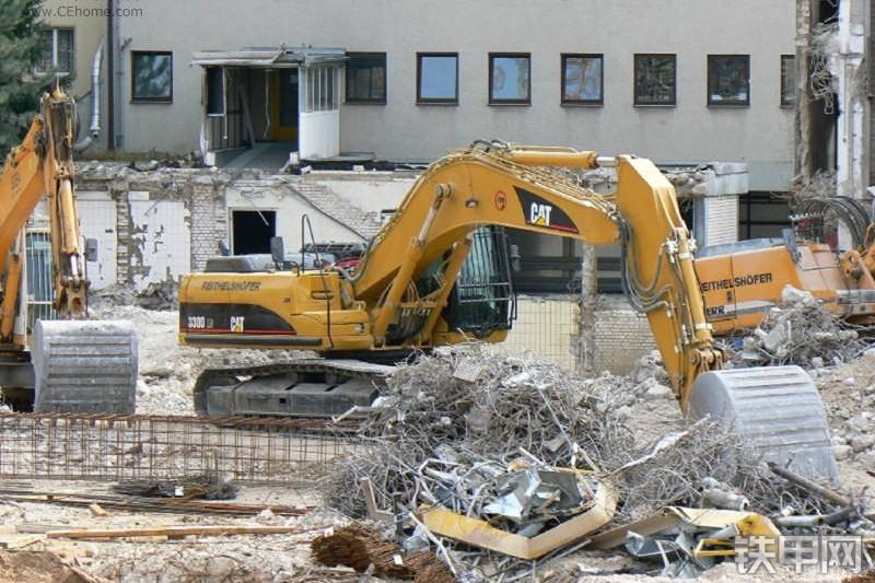 卡特彼勒330DL液压挖掘机整机外观