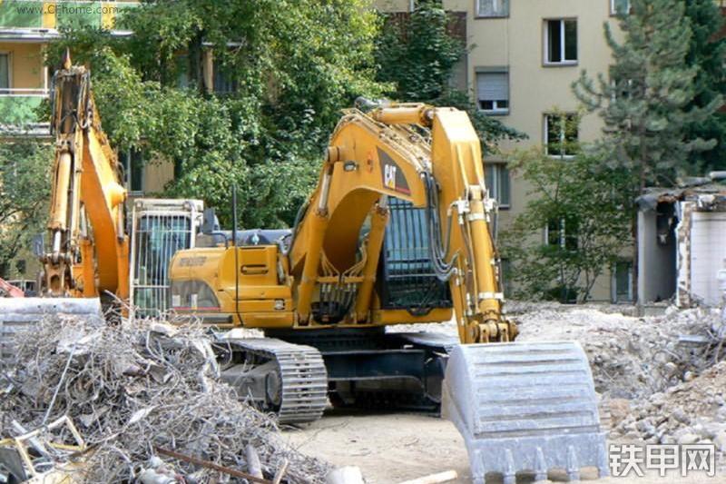 卡特彼勒330DL液压挖掘机整机外观