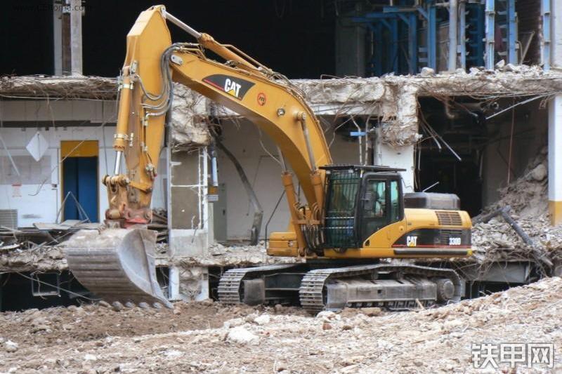 卡特彼勒330DL液压挖掘机整机外观