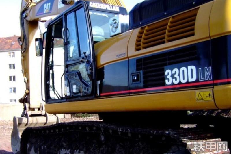 卡特彼勒330DL液压挖掘机整机外观