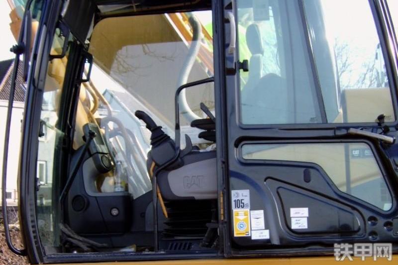 卡特彼勒330DL液压挖掘机整机外观