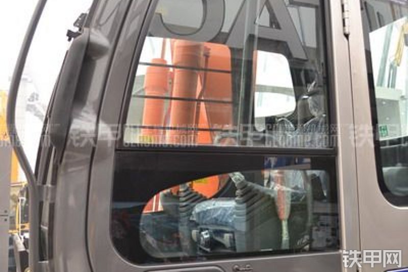 日立ZX200-3G挖掘机整机外观