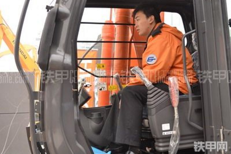 日立ZX200-3G挖掘机整机外观