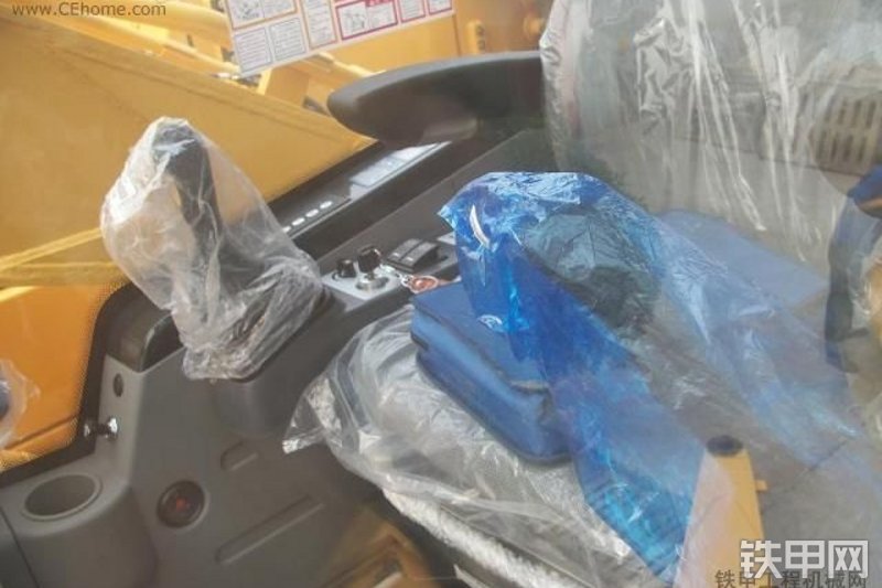 柳工CLG920D挖掘机整机外观