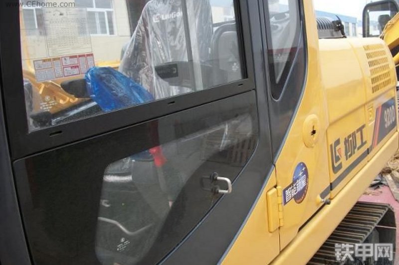 柳工CLG920D挖掘机整机外观