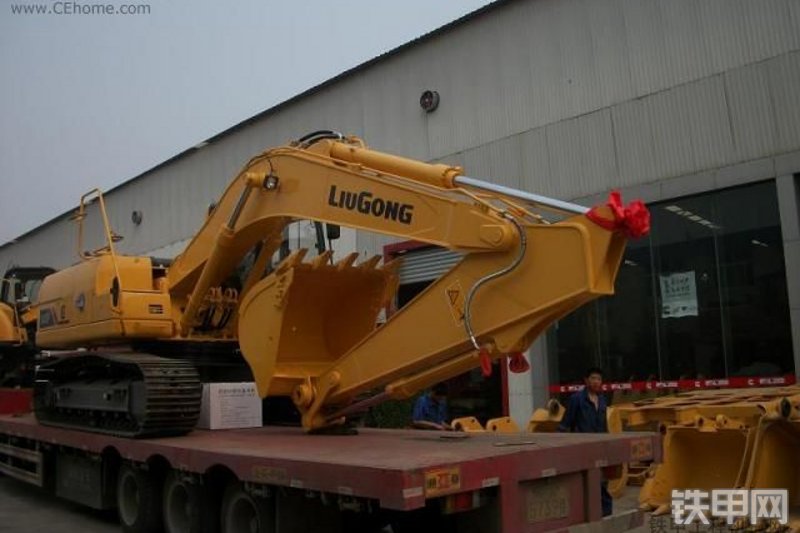 柳工CLG920D挖掘机整机外观