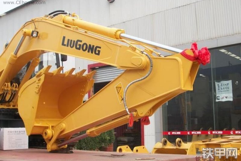 柳工CLG920D挖掘机整机外观